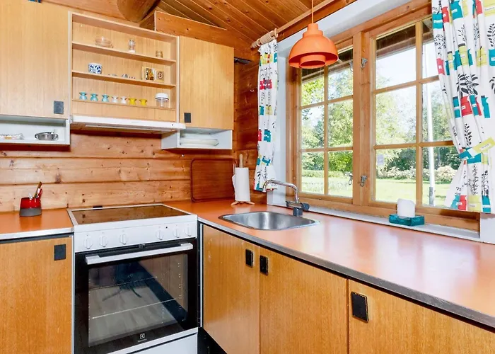 6 Person In Roslev-by Traum